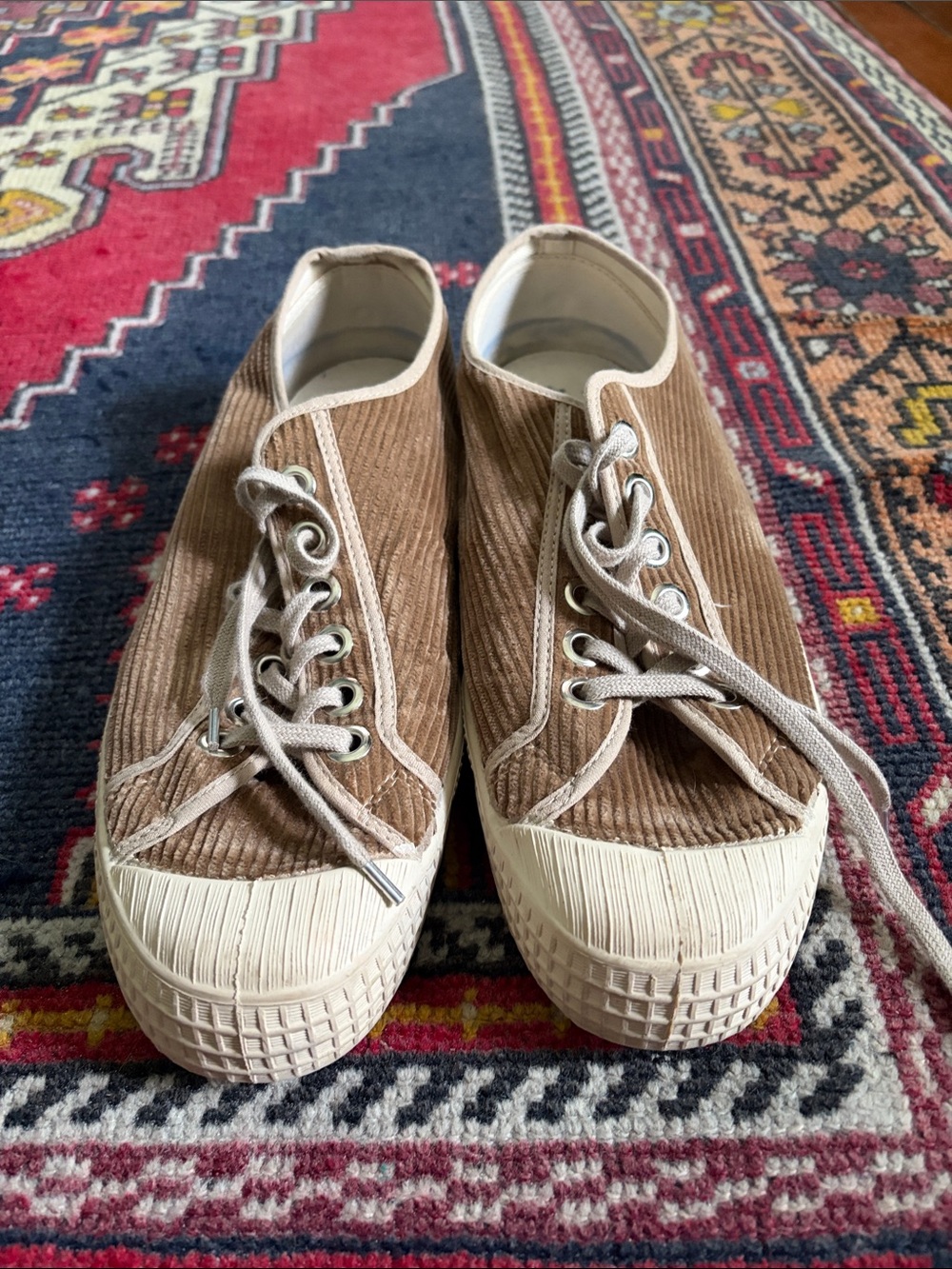 Novesta Corduroy Sneakers